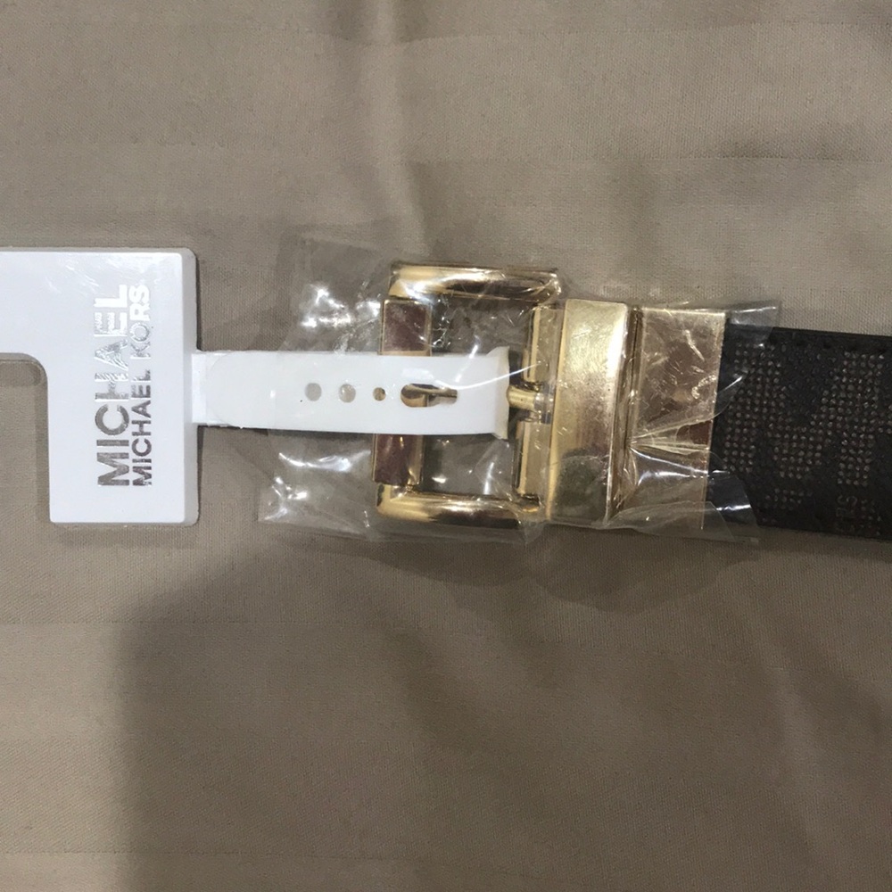 Michael Kors Reversible Belt - Picture 4 of 4
